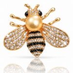Broszka ozdobna - elegancka złota pszczoła z cyrkoniami BZ241