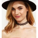 Biały naszyjnik choker ażurowy z koronką - obrazek 2